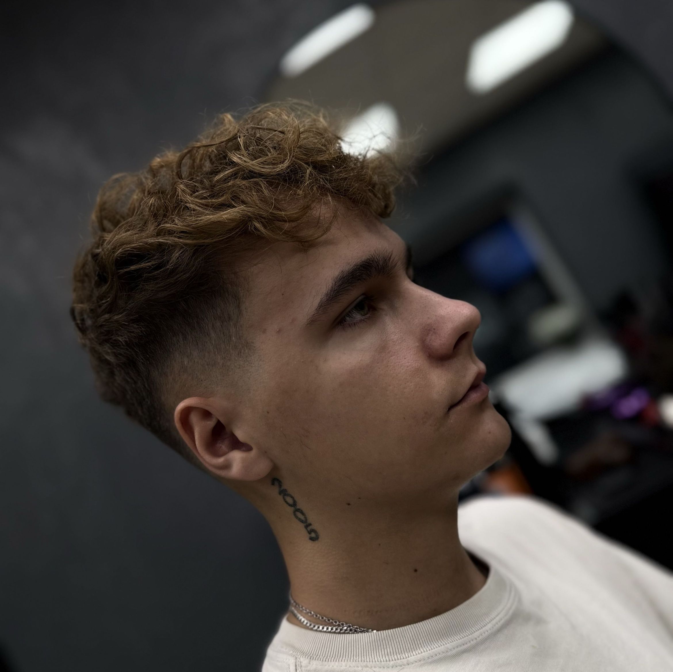 Trwała biologiczna — praca barbershopu Fade House w Łodzi